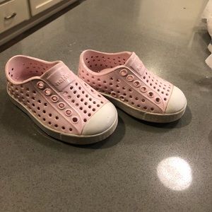 Pink natives size 4
